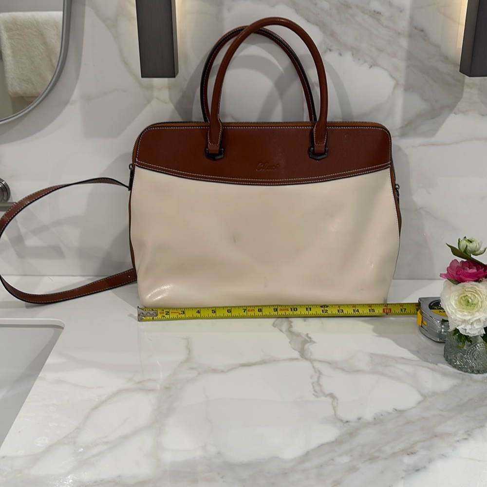Perfectly sized professional al laptop bag.